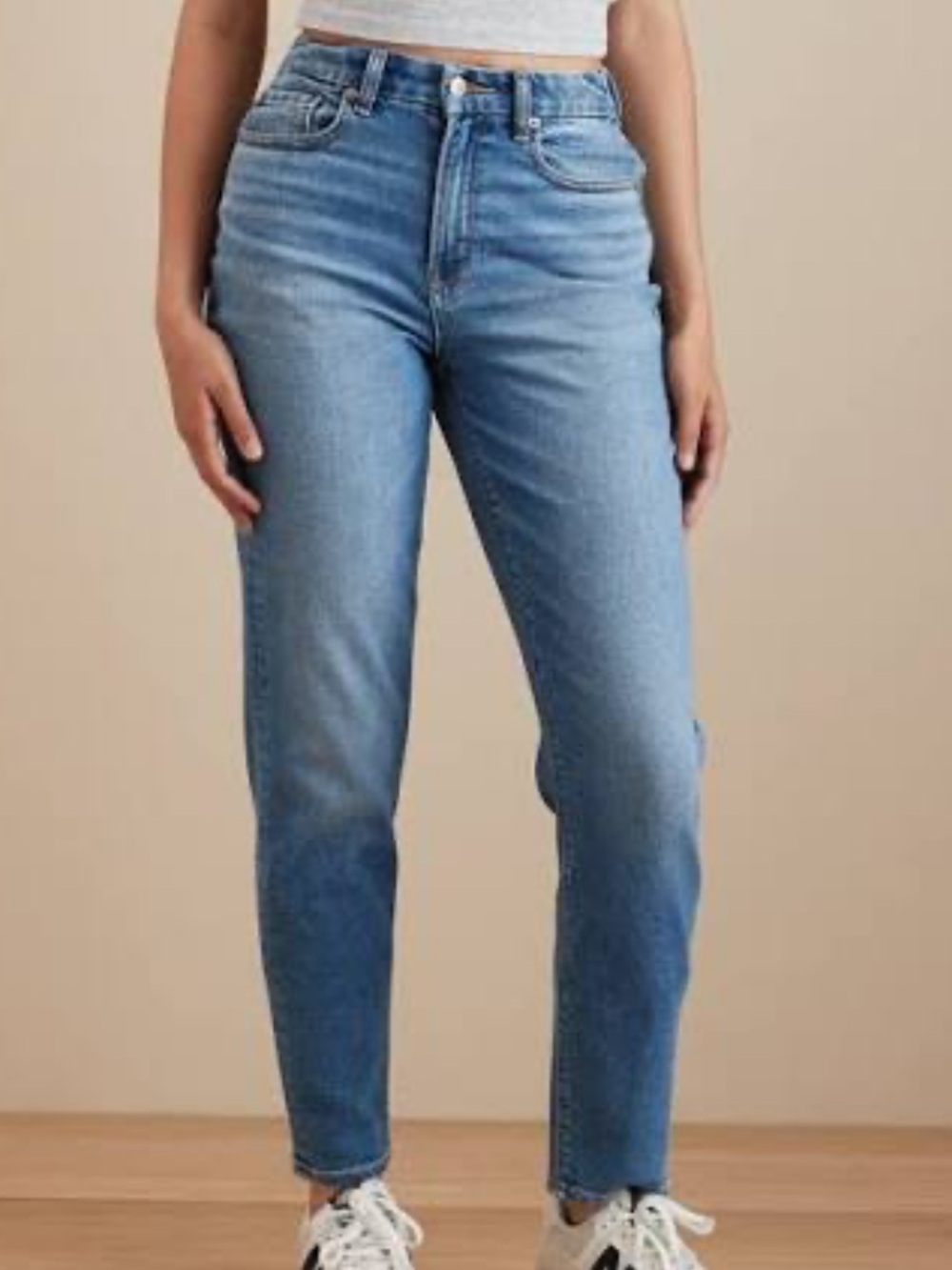 AMERICAN EAGLE MOM JEAN